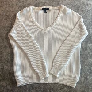 Forever 21 size small white v neck sweater. {276}